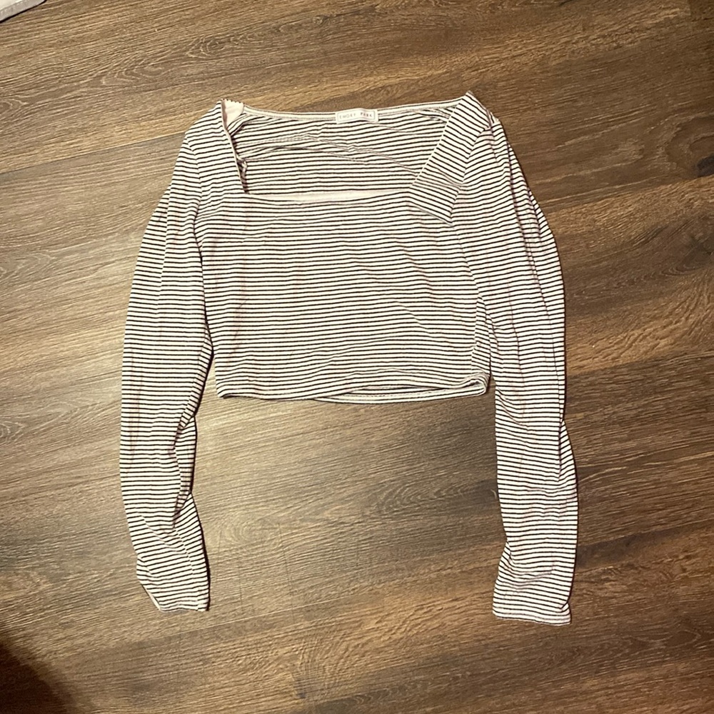square neck cropped top striped black and white shirt